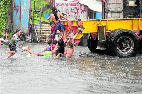 Some areas in Quezon City submerged in floods .